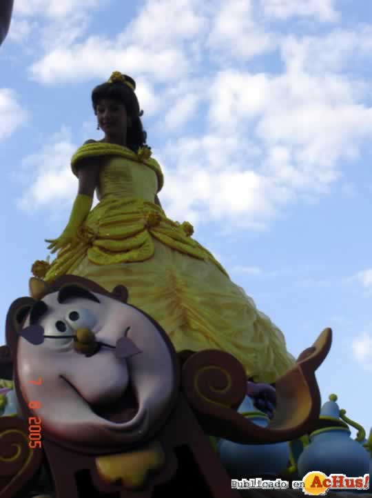 Imagen de Disneyland Paris  Cabalgata Tarde Bella